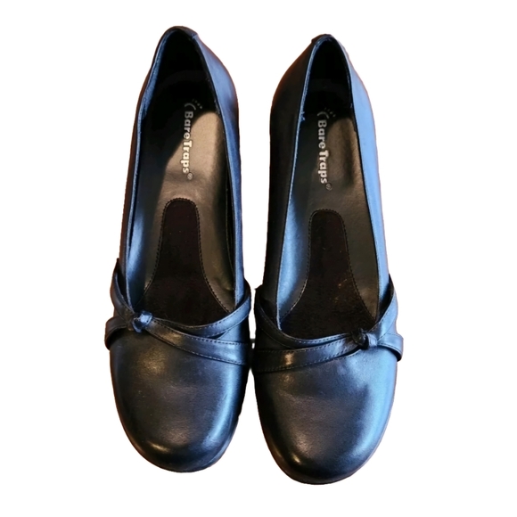 NWOT Bare Traps Restless leather flats Size 7 Color black - Picture 1 of 7